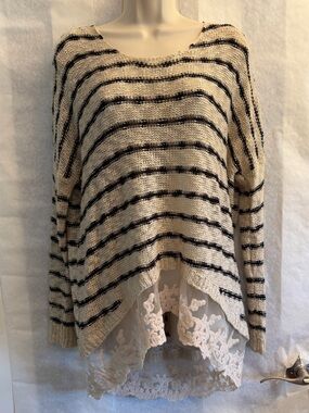 Love By Design Cream & Black Striped Scoop Neck Sweater Sz-M. E15